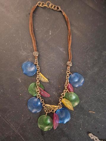 Vintage Ketting met Kleurrijke Bedels beschikbaar voor biedingen