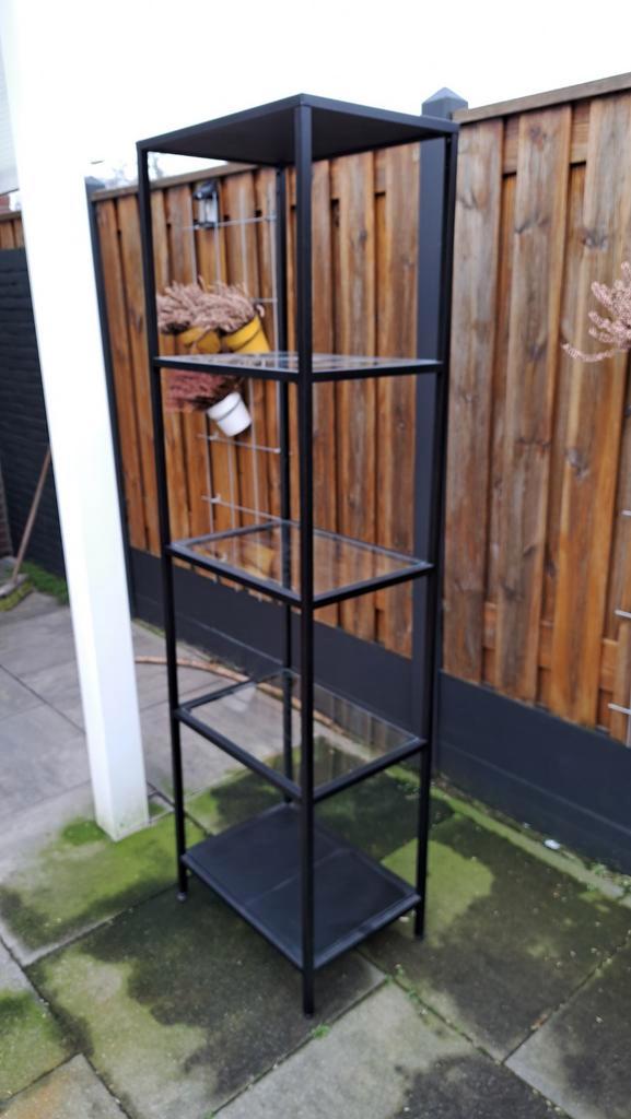 Vitrine Metalen kast met glazen planken, Huis en Inrichting, Kasten | Stellingkasten, Zo goed als nieuw, Ophalen