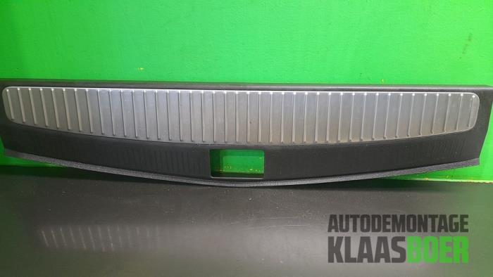 Afdekking slotvanger achter van een Opel Astra, Ophalen of Verzenden, 12 maanden garantie, Gebruikt, Opel
