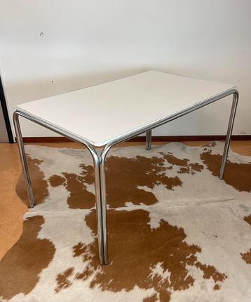 Vintage eettafel chromen buis 140x80x73 beschikbaar voor biedingen