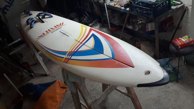 Mistral Tarifa surfboard compleet met mast, giek en zeil., Watersport en Boten, Windsurfen, Gebruikt, Complete set, 250 tot 300 cm