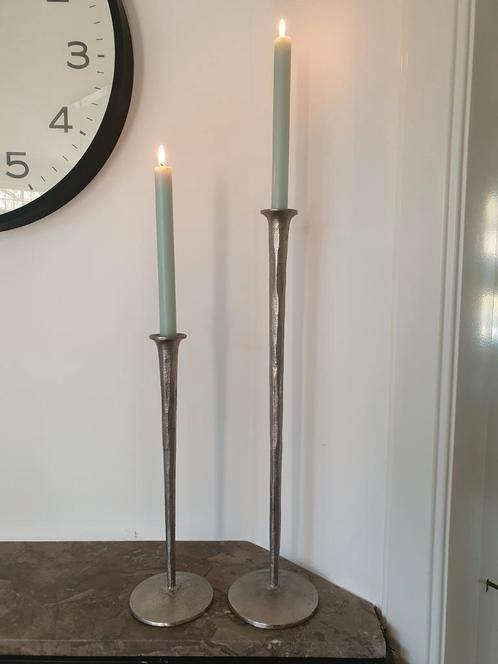 Set van twee hoge kandelaars ruw mat nikkel, Huis en Inrichting, Woonaccessoires | Kandelaars en Kaarsen, Zo goed als nieuw, 75 cm of meer
