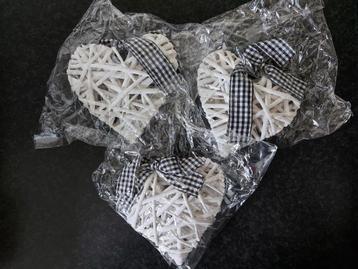 3 Witte Wilgenharten circa 10 cm beschikbaar voor biedingen