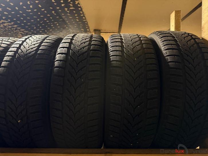 nieuw snow 205/60R15 Vredestein 205/60 R15 205/60/15 2056015, Auto-onderdelen, Banden en Velgen, Band(en), Winterbanden, 15 inch