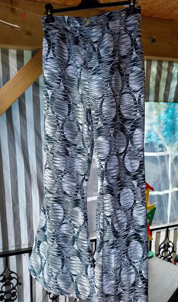 Zwart witte broek maat 42, Kleding | Dames, Carnavalskleding en Feestkleding, Nieuw, Carnaval, Maat 42/44 (L), Ophalen of Verzenden