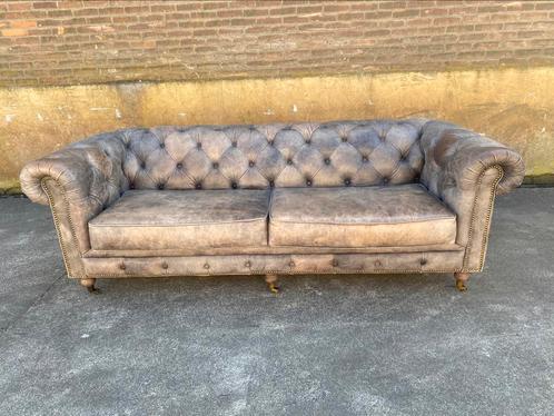 Xxl 220 breed stoere industriële leren 3- zits chesterfield, Huis en Inrichting, Banken | Bankstellen, Gebruikt, Rechte bank, Driepersoons