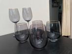 Zwarte glaze met gouden rand water en wijn glazen xenos, Huis en Inrichting, Keuken | Servies, Ophalen of Verzenden