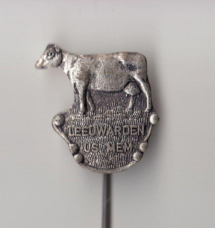 Leeuwarden Us Mem Koe Koeien speldje, Verzamelen, Speldjes, Pins en Buttons, Gebruikt, Speldje of Pin, Overige onderwerpen, Ophalen of Verzenden