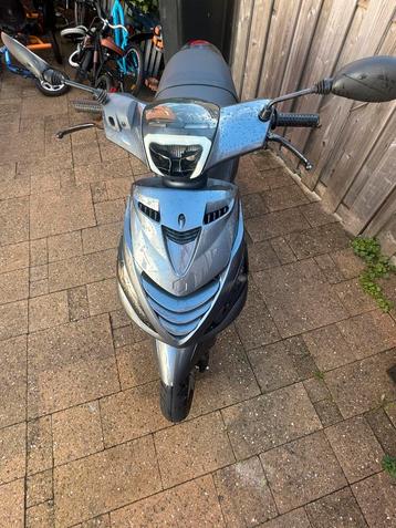Piaggio Zip 4 takt in nette staat. beschikbaar voor biedingen