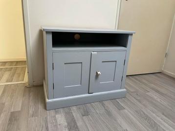 Gratis TV/Audio Kastje - Stevig! beschikbaar voor biedingen