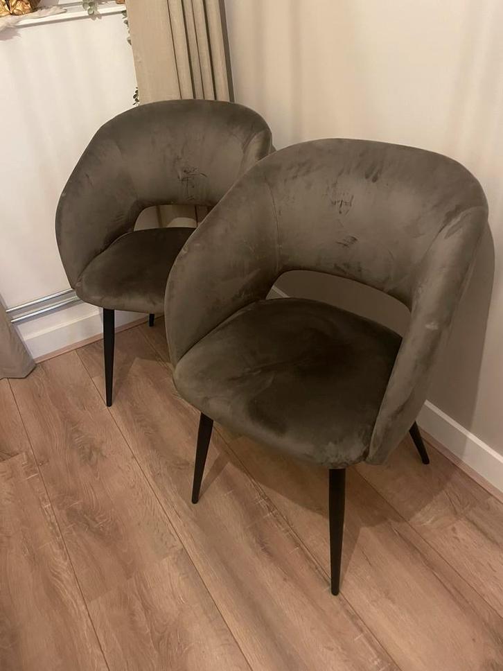 Taupe eettkamer stoelen met zwarte poten., Huis en Inrichting, Fauteuils, Zo goed als nieuw, 50 tot 75 cm, 75 tot 100 cm, Ophalen
