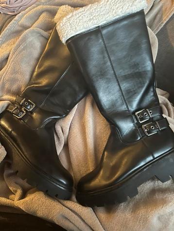 Dames laarzen maat 40 beschikbaar voor biedingen