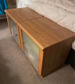 Ikea Askedal 2 nachtkastjes hout met glazen deur en plank, Huis en Inrichting, Slaapkamer | Nachtkastjes, Ophalen, Gebruikt, Hout