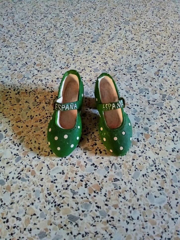 Miniatuur polka dot schoentjes uit Spanje., Huis en Inrichting, Woonaccessoires | Overige, Gebruikt, Ophalen of Verzenden