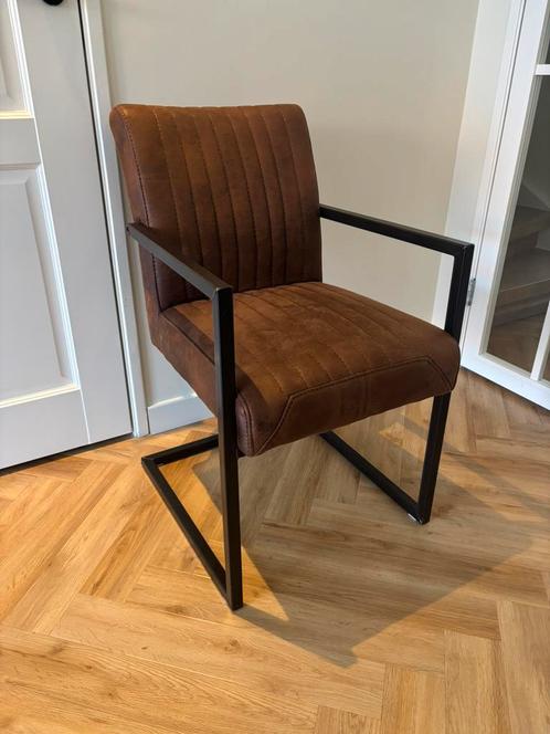 Bruine (1x) en grijze (2x) stoel met stalen frame, Huis en Inrichting, Stoelen, Zo goed als nieuw, Eén, Leer, Bruin, Ophalen