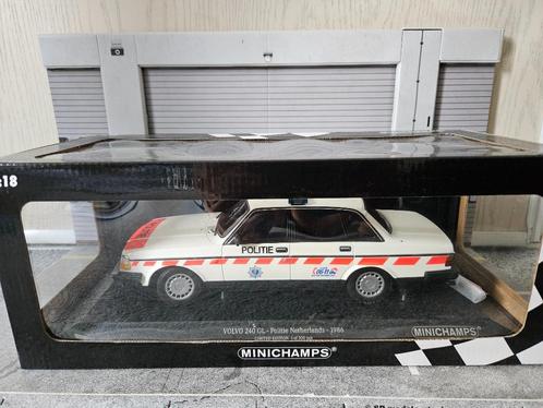 Minichamps Volvo 240 GL Politie Netherlands 1986 1/18 in ovp, Hobby en Vrije tijd, Modelauto's | 1:18, Zo goed als nieuw, Auto
