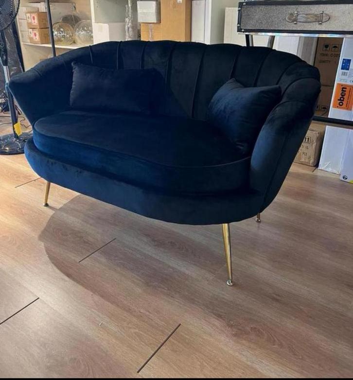 Zwarte Velvet Sofa - Tweepersoons, Huis en Inrichting, Banken | Sofa's en Chaises Longues, Nieuw, Tweepersoons, Minder dan 150 cm