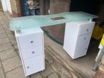 Manicure Tafel met Glazen Blad en Lades, Ophalen, Met wielen, Gebruikt, Bureau