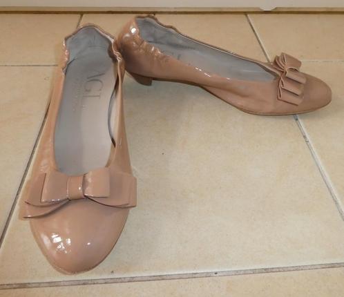 AGL elastiek ballerina's maat 41 beige nude lakleer strik, Kleding | Dames, Schoenen, Zo goed als nieuw, Ballerina's, Beige, Verzenden