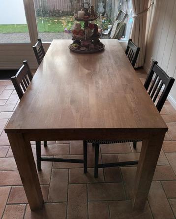 Eikenhouten eettafel beschikbaar voor biedingen