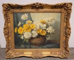 Doek 'Stilleven met chrysanten' onduidelijk gesigneerd r..o., Antiek en Kunst, Kunst | Schilderijen | Klassiek, Ophalen