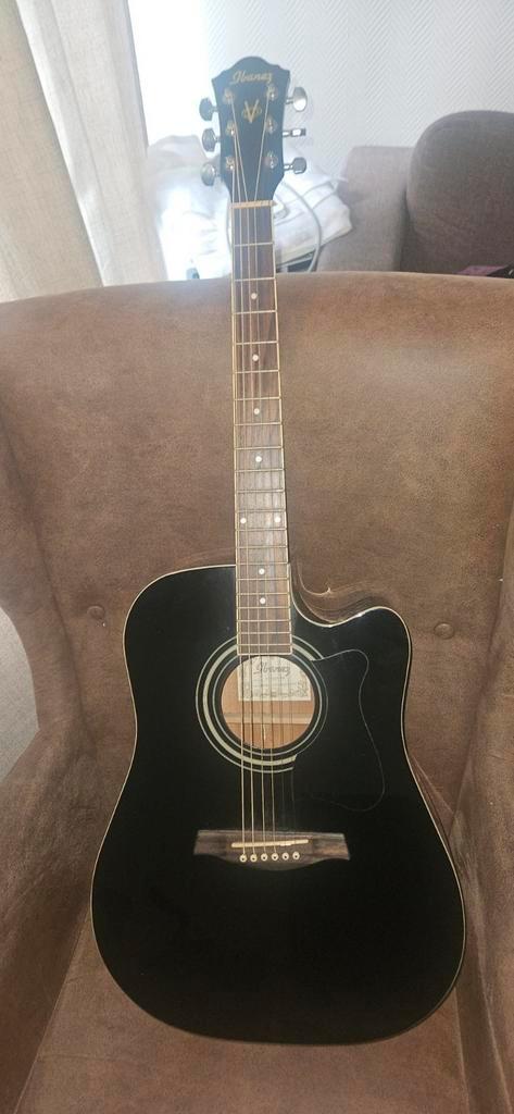 Ibanez Electrisch Accoustic Gitaar met Gitaarstandaard– €150, Muziek en Instrumenten, Snaarinstrumenten | Gitaren | Akoestisch