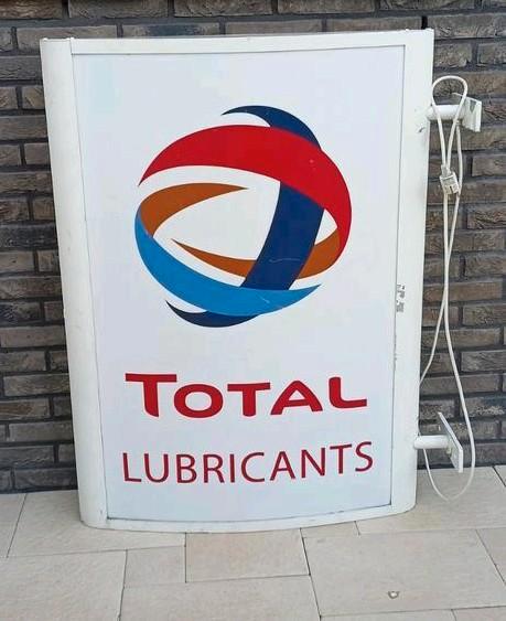 Grote TOTAL Lubricants lichtbak, Verzamelen, Merken en Reclamevoorwerpen, Zo goed als nieuw, Lichtbak of (neon) lamp, Ophalen