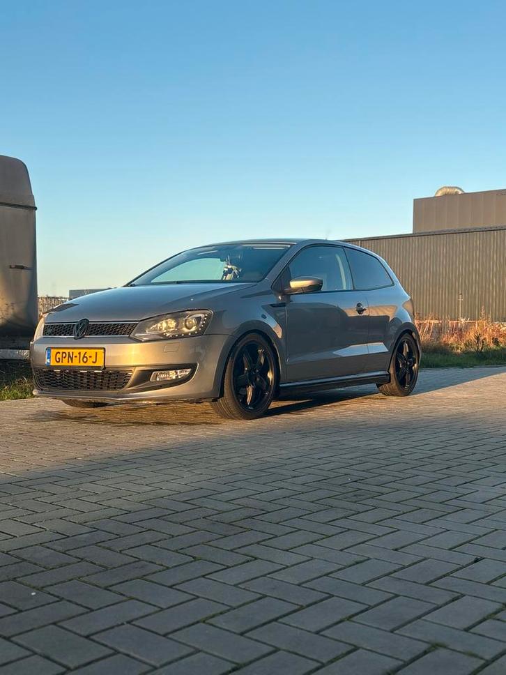 Volkswagen Polo 6R, Auto's, Volkswagen, Particulier, Polo, Benzine, Hatchback, Handgeschakeld, Geïmporteerd, Zilver of Grijs, Zwart