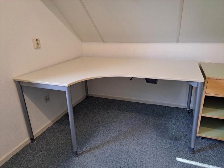 Ikea Effectiv Hoekbureau Wit - In hoogte verstelbaar, Huis en Inrichting, Bureaus, Gebruikt, Bureau, In hoogte verstelbaar, Ophalen