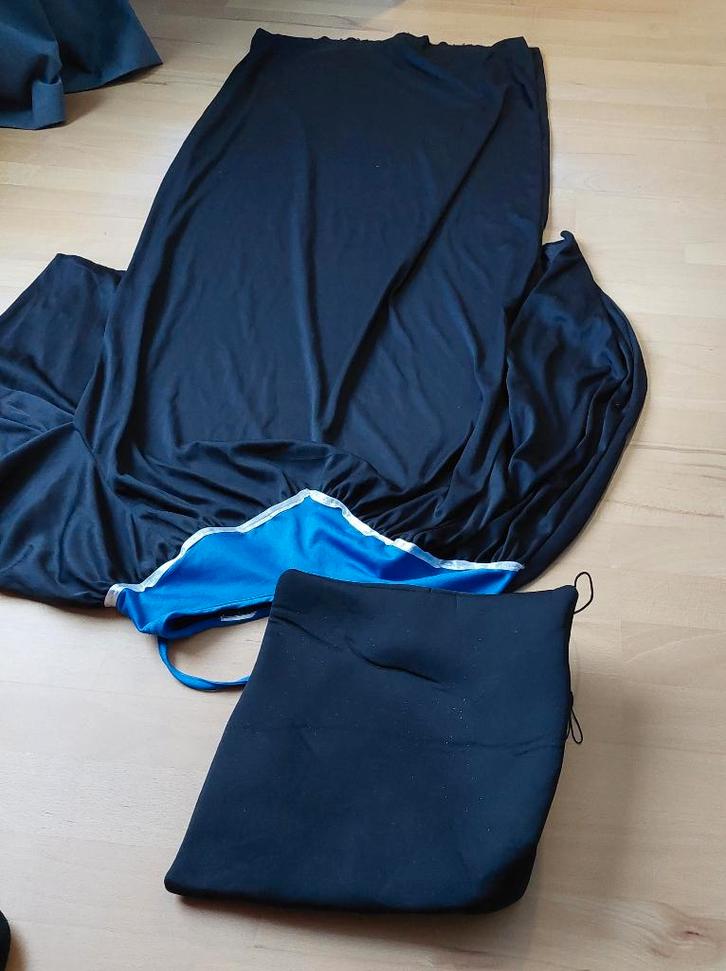 TOGA KOSTUUM GESLAAGD en 12 losse baretten, Hobby en Vrije tijd, Feestartikelen, Zo goed als nieuw, Kostuum, Carnaval, Ophalen