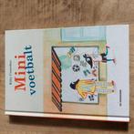 Kitty Crowther - Mini voetbalt, Boeken, Ophalen of Verzenden, Zo goed als nieuw, Kitty Crowther
