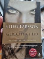 Stieg Larsson - Gerechtigheid, Scandinavië, Ophalen of Verzenden, Zo goed als nieuw, Stieg Larsson