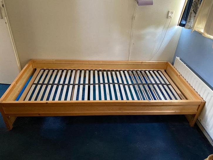 Lundia bed 206,5 x 96,5 cm x 37 cm, Huis en Inrichting, Slaapkamer | Bedden, Zo goed als nieuw, Eenpersoons, 90 cm, 200 cm, Hout