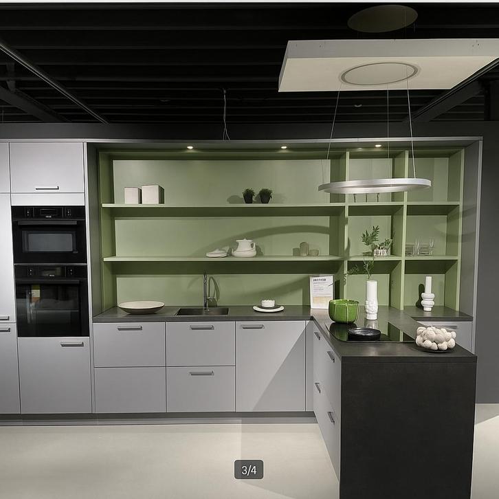 VERKOCHT Showroom Keuken Keller Met Bosch Apparatuur!, Huis en Inrichting, Keuken | Complete keukens, Zo goed als nieuw, Hoekkeuken