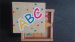 Speel ABC hout met kistje 27-delig, Ophalen of Verzenden, Zo goed als nieuw, Taal en Lezen