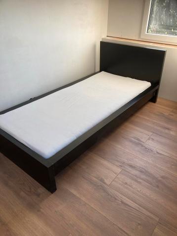 Zwart eenpersoonsbed met lattenbodem, ikea Malm - afbeelding 4