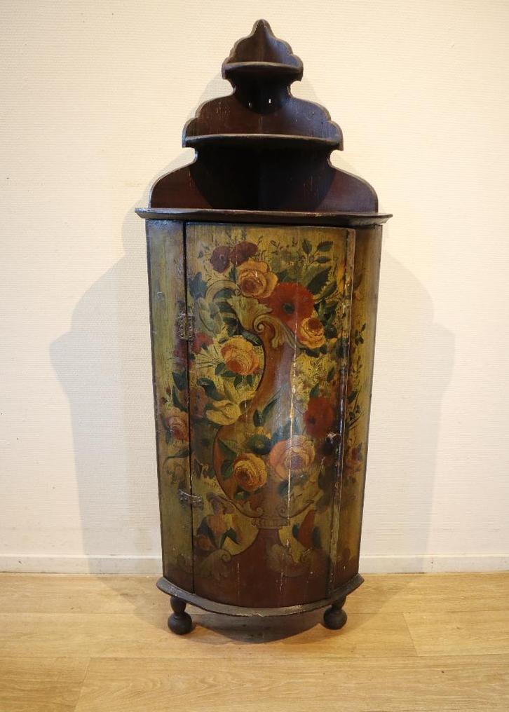 Antiek beschilderd Amelander hoekkastje, 18e eeuw, Antiek en Kunst, Antiek | Woonaccessoires, Ophalen