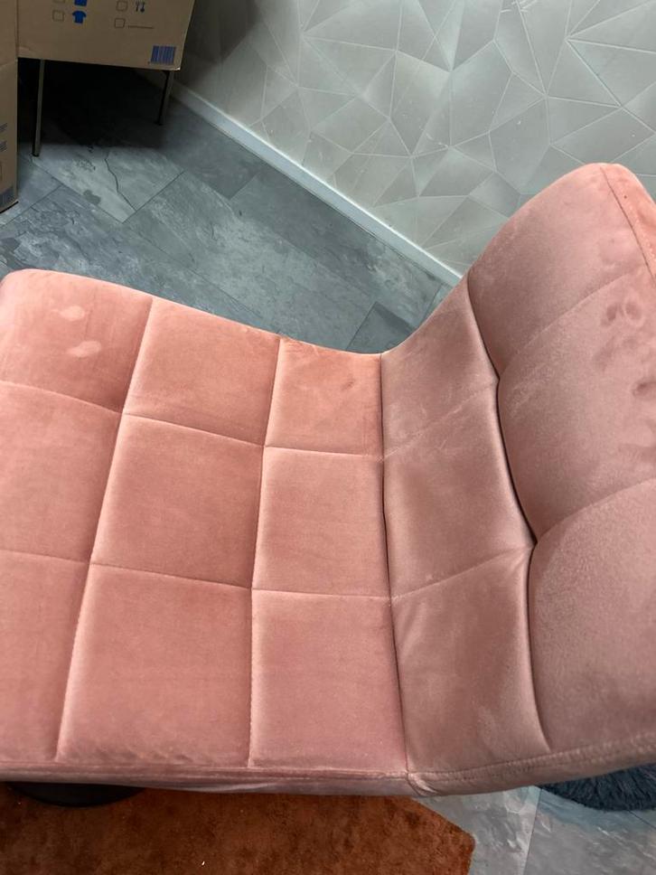 2 Roze Verstelbare Zalm Kleurige Krukken, Huis en Inrichting, Barkrukken, Gebruikt, 60 tot 90 cm, Metaal, 2 krukken, In hoogte verstelbaar