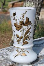 Brocante - 2 witte Opaline vazen!, Ophalen