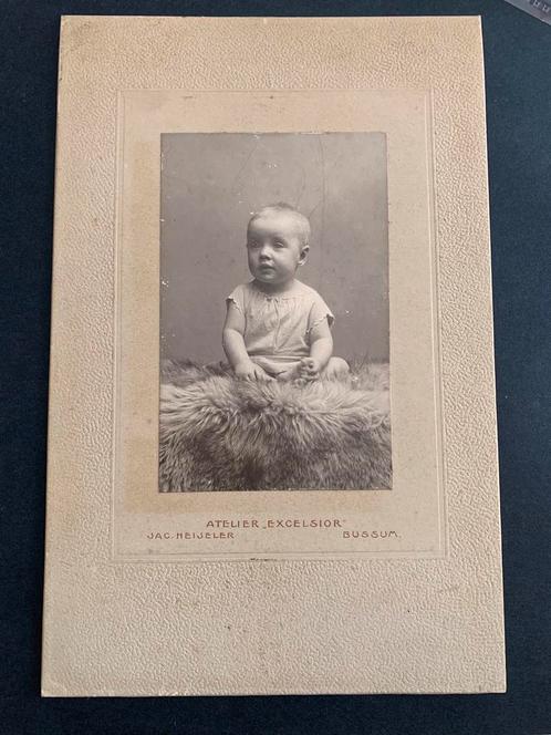 kabinetfoto cabinetfoto kind naam Bussum Jac Heijeler foto, Verzamelen, Foto's en Prenten, Zo goed als nieuw, Foto, Kind, Voor 1940