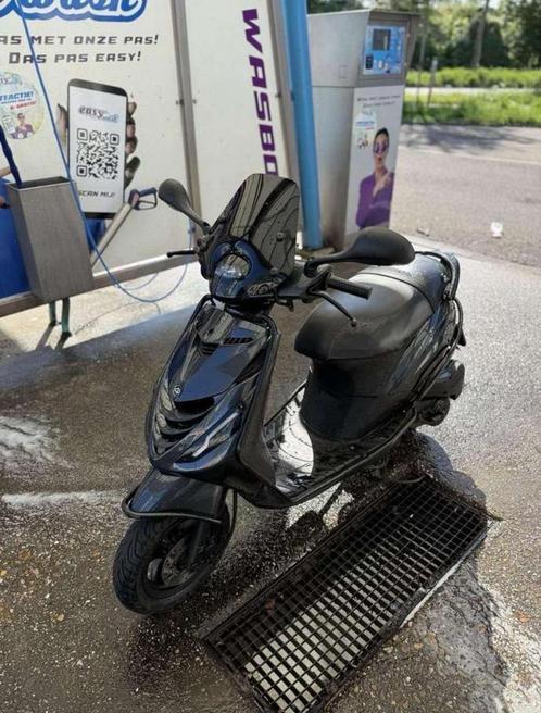 Piaggio zip 50cc 4t + Ducati CDI, Fietsen en Brommers, Scooters | Piaggio, Zo goed als nieuw, Zip, Benzine, Ophalen