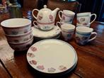 Cupcake Theeservies: gebaksschotels, kopjes, theepot, kommen, Keramiek, Ophalen of Verzenden, Zo goed als nieuw, Overige stijlen