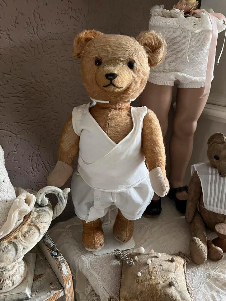 Een oud baby overslaghemdje, Verzamelen, Poppen, Gebruikt, Pop, Ophalen of Verzenden