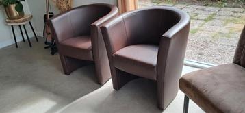 2 nette bruine fauteuils  beschikbaar voor biedingen
