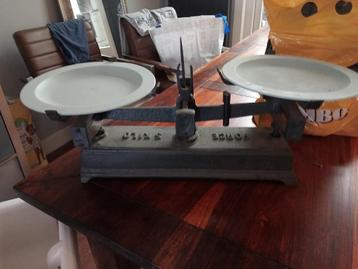 Antiek Utrechtse weegschaal beschikbaar voor biedingen