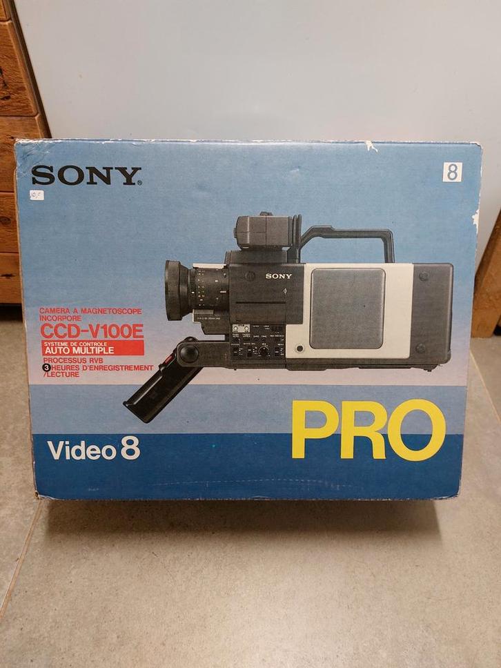 Retro vintage Sony  video8 pro camera  ccd-100e filmprop, Verzamelen, Fotografica en Filmapparatuur, Filmcamera, 1980 tot heden