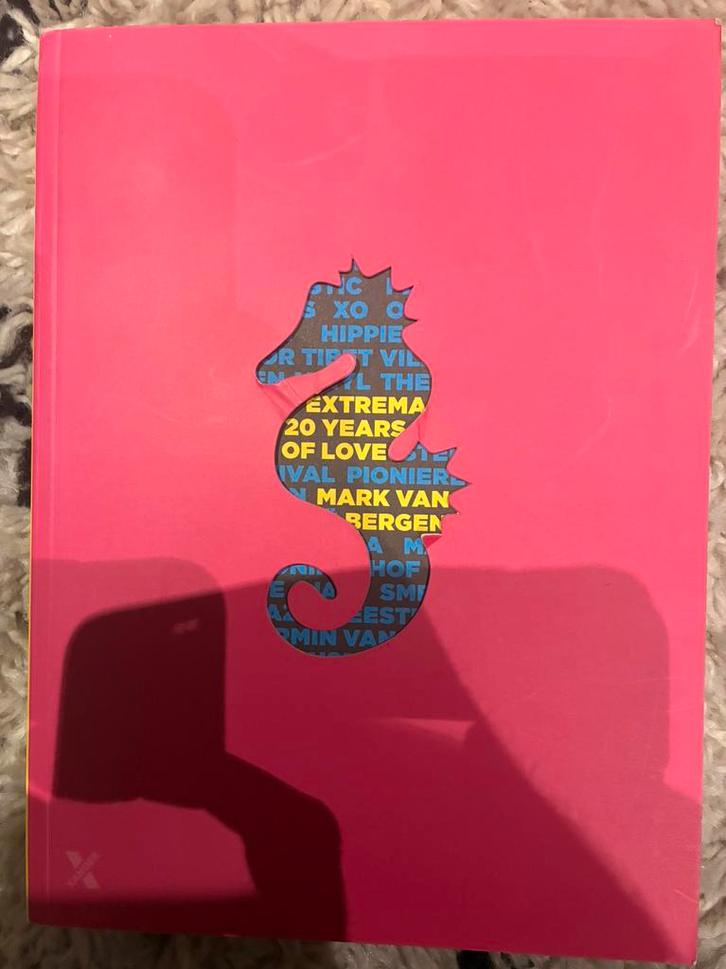 Extrema Outdoor - Mark van Bergen - gesigneerd, Boeken, Biografieën, Zo goed als nieuw, Kunst en Cultuur, Ophalen of Verzenden