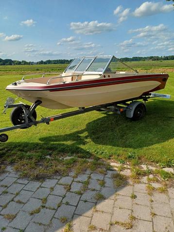Glastron Trihull bowrider  beschikbaar voor biedingen