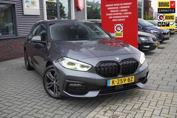 BMW 1-serie 118i Executive Edition / Stoelverwarming / Intri, Auto's, BMW, Te koop, 1-Serie, ABS, Achteruitrijcamera, Airbags
