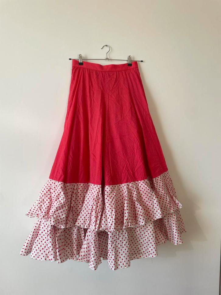 Rode Sevillana Rok met Witte Stippen en Ruches, Kleding | Dames, Rokken, Zo goed als nieuw, Maat 38/40 (M), Rood, Onder de knie